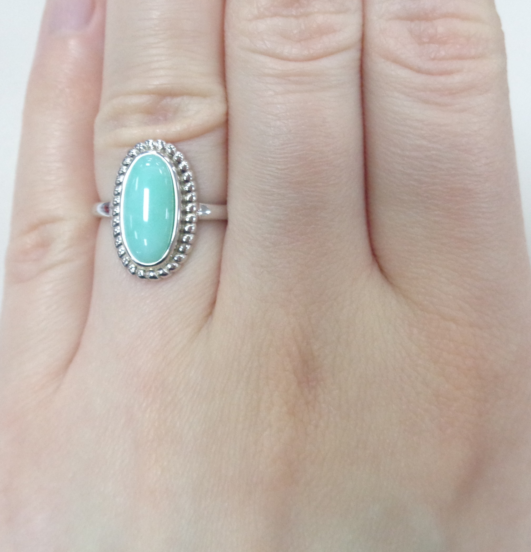 Серебряное кольцо с зеленым халцедоном